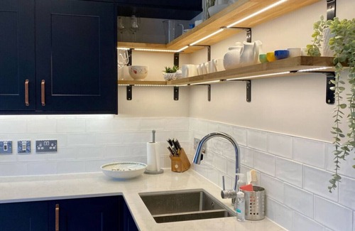Marchmont Apartment | Stylish 3 bed 2 bath Meadows main door garden apt