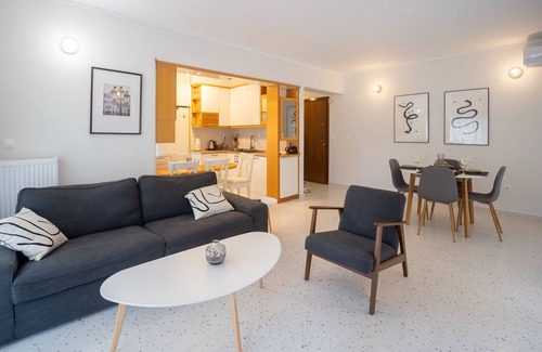 Kalamaria Apartment | Stylish 3-Bed Flat in Kalamaria, Thessaloniki