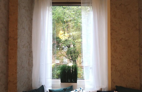 Barbican Apartment | Stylish 3-Bed Getaway in London with City Views and walking distance to tube