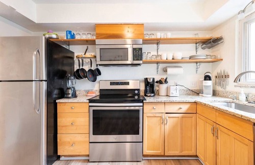 Parker Lane House | Stylish 3‑Bed Townhome w/Private Atrium, Pool & Garage – Near SoCo + Airport+DT