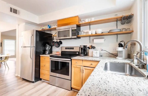 Parker Lane House | Stylish 3‑Bed Townhome w/Private Atrium, Pool & Garage – Near SoCo + Airport+DT