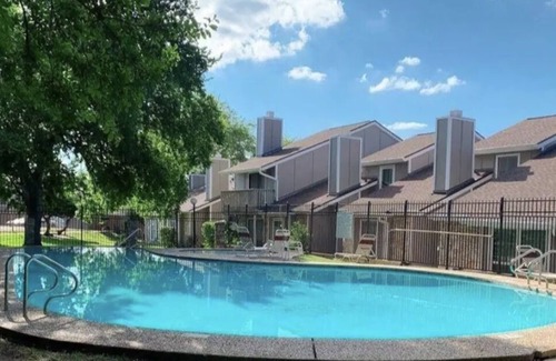 Parker Lane House | Stylish 3‑Bed Townhome w/Private Atrium, Pool & Garage – Near SoCo + Airport+DT