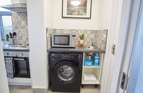 Melton Mowbray House | Stylish 3 Bedroom Family House with Parking