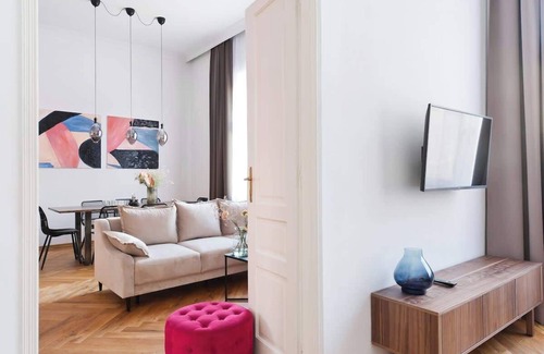 Stare Miasto Apartment | Stylish 3-Bedroom Apartment
