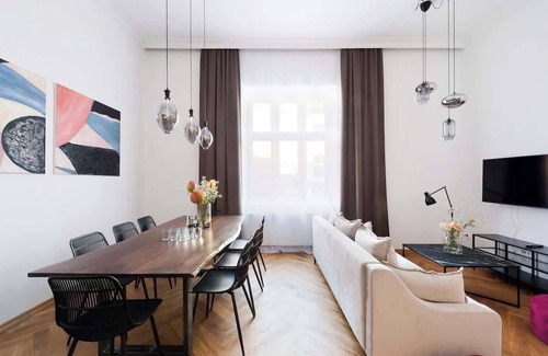 Stare Miasto Apartment | Stylish 3-Bedroom Apartment