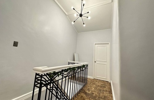 Baguio House | Stylish 3-Bedroom Sanctuary in Baguio City, sleeps up to 15!