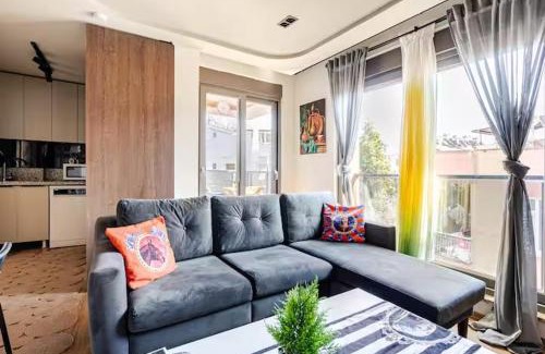 Konyaalti Apartment | Stylish 3-BR Near Konyaaltı Beach Pool, AC & PS5