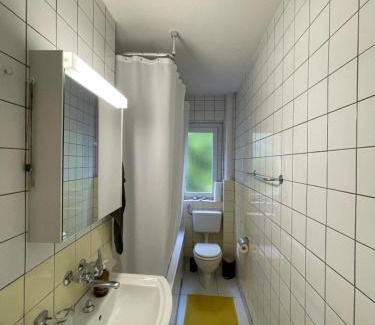 District 9 Apartment | Stylish 3-Room Altbau Flat Balcony & Office