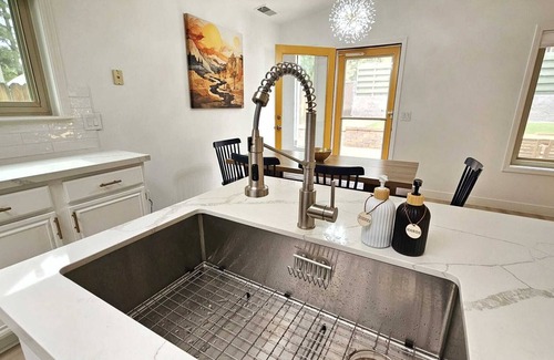 Swiss Manor House | Stylish 3BD Retreat - Mins to Downtown Flagstaff
