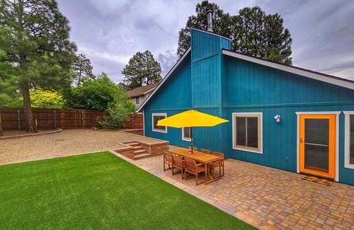 Swiss Manor House | Stylish 3BD Retreat - Mins to Downtown Flagstaff