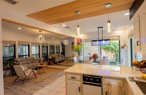Buckingham House | Stylish 3BR/2B 2patios/game-room/WFH/Piano/Bar UTD/Galleria Kids/Groups/Fam