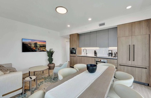 North Beach Condo | Stylish 3BR/2BA Condo – 17th Floor, Pool, Minutes from the Sand