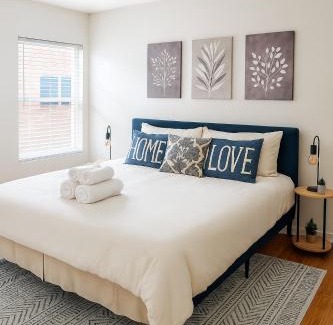 Reseda House | Stylish 3BR Getaway plus Pool