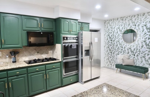 North Redondo House | Stylish 3BR Home - Sleeps 8 - Child & Pet Friendly - Beach, LAX, SoFi