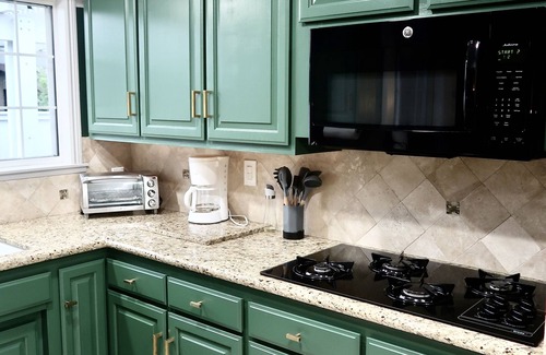 North Redondo House | Stylish 3BR Home - Sleeps 8 - Child & Pet Friendly - Beach, LAX, SoFi