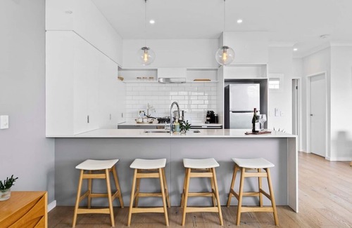 Camp Hill Apartment | Stylish 3BR Townhouse CampHill - WiFi, Parking