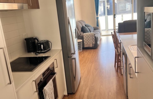 Coombs House | Stylish 4 bedroom 3 bathroom lakeside townhouse