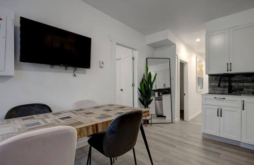 Sainte-Marie Apartment | Stylish 4BR Unit Near Plateau & DT MTL