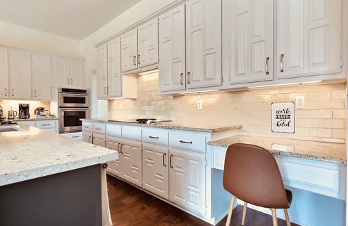 Rowlett House | Stylish 5-BR Villa w/Pool & Hot Tub - 5 min from the lake!