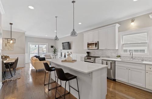 Avondale House | Stylish 6 Bedroom Home in Trendy Logan Square!