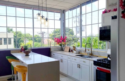 Eastwood Park Villa | Stylish 8BR Central In Halfway Tree @Kingston Manor