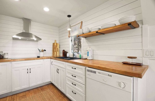 Charter Hills House | Stylish A-Frame Cabin Escape in Beech Mountain