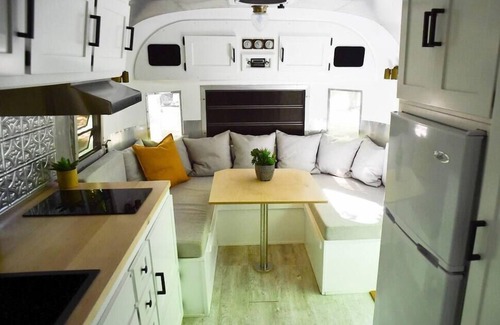 Miller Lake House | Stylish Airstream Stay | Close to Tobermory Grotto