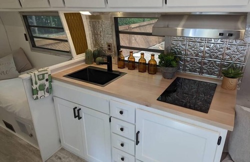 Miller Lake House | Stylish Airstream Stay | Close to Tobermory Grotto