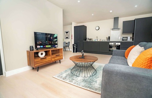 Bloxwich Apartment | Stylish and Bright 2 Bed Apartment in Birmingham