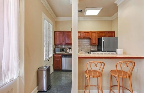 French Quarter Hotel | Stylish and Charming 2-Bedroom Stay – Authentic New Orleans Vibe