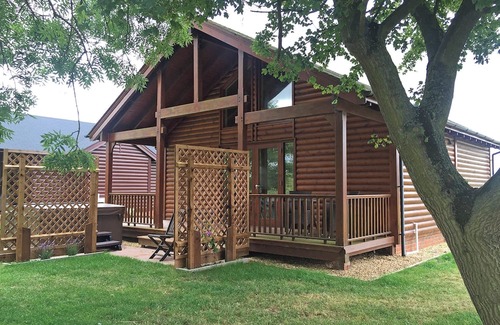 Upwood Ski Chalet | Stylish and chic lodge, perfect for romantic getaways.