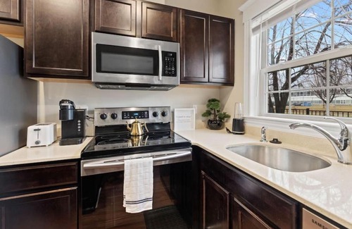 Midtown Apartment | Stylish and Comfortable 1-BR in the Heart of Detroit