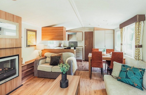 Caerwys Ski Chalet | Stylish and compact lodge with one double with en suite W.