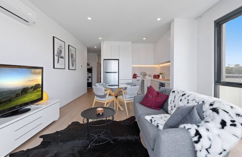 Burwood Apartment | Stylish and Convenient Two Bedroom Apartment