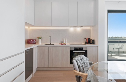 Burwood Apartment | Stylish and Convenient Two Bedroom Apartment