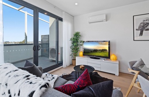 Burwood Apartment | Stylish and Convenient Two Bedroom Apartment