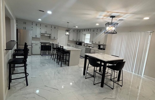 Blytheville House | Stylish and cozy fully renovated 3BR house near shops and dining in Blytheville.