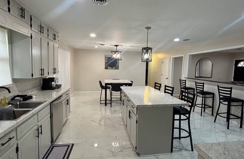 Blytheville House | Stylish and cozy fully renovated 3BR house near shops and dining in Blytheville.