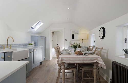 Stow-on-the-Wold Cottage | Stylish and sophisticated holiday apartment - Flat 2 Martins House