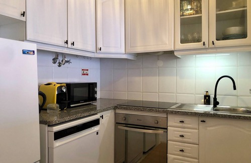Praia de Santa Cruz Apartment | Stylish apartment, 400 meters from the beach