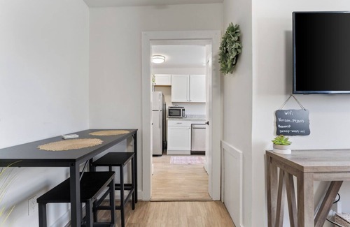 Old Town Fredericksburg Apartment | Stylish Apartment, Easy Walk to Train Station