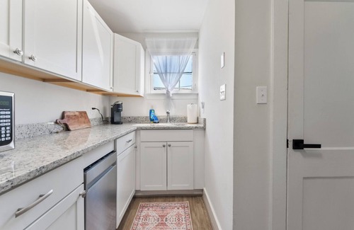Old Town Fredericksburg Apartment | Stylish Apartment, Easy Walk to Train Station