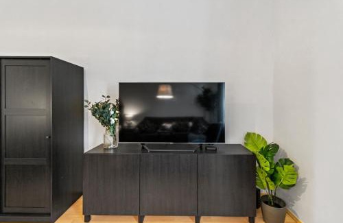 Erdberg Apartment | Stylish Apartment, 4 min to U3 Zipperer Straße