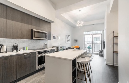 Wellington Place Apartment | Stylish Apartment in Fort York