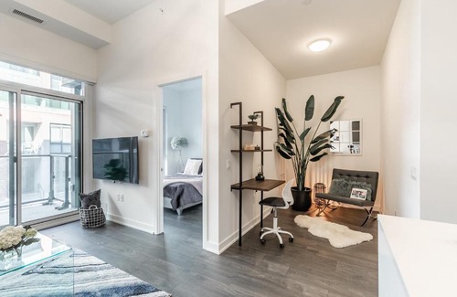 Wellington Place Apartment | Stylish Apartment in Fort York