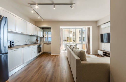Vlore Apartment | Stylish Apartment in Lungomare with Sea View
