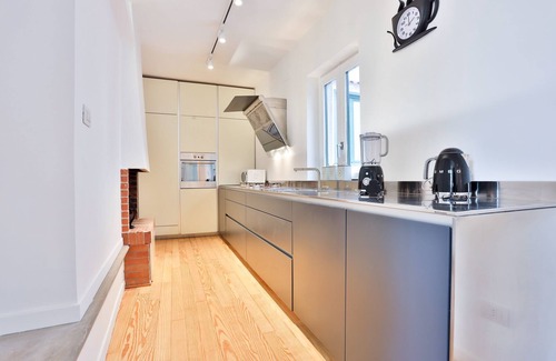 Salerno Apartment | Stylish Apartment in the Heart of Salerno – Gateway to the Amalfi Coast