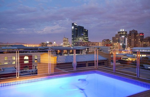 Cape Town City Centre Apartment | Stylish Apartment in the heart of the De Waterkant Loader A