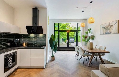 Weesperzijde Apartment | Stylish apartment next to the Amstel river -unit C
