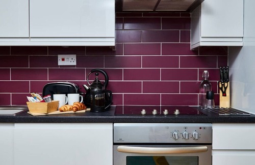 Castle Donington Apartment | Stylish Apt. Near Airport, Fast Wifi, Gym Pass